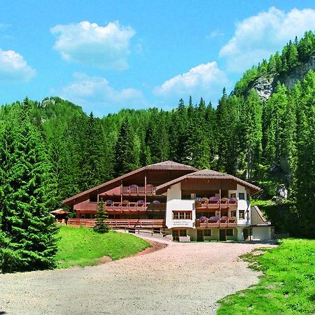 Hotel Villetta Maria Cottage Canazei Exterior foto